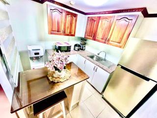 Affordable 2 BR 2 BA w/ Skycable, Netflix, & Amazon Prime - Manila - 3