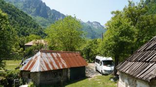 Motina River Guesthouse - Tropojë - 4