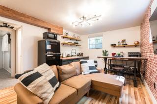 Awaken Your Senses King Bed BSU Parking - 3