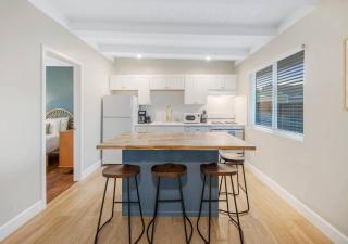 15 Min to Beach - Modern Vista Escape - Vista - 4