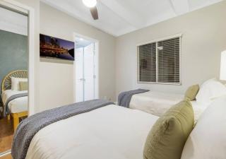 15 Min to Beach - Modern Vista Escape - Vista - 7