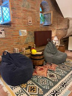 Wine Cellar Hostel - 9