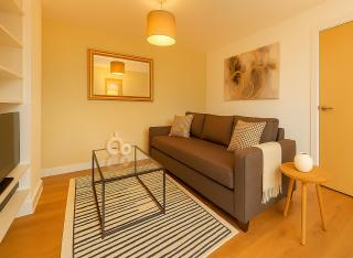 Clerkenwell Flat by Whitecross Street Market - 4