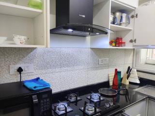 Spacious 3 BHK inHigher flr with Sunset, Lake View - Bangalore - 8