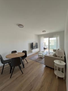 One-Bedroom Apartment with Private Beach Parking - Makarska - 9