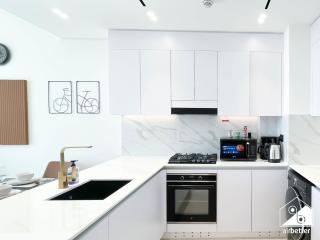 Cozy Luxury l1BR Apartment in Binghatti Amber - 3