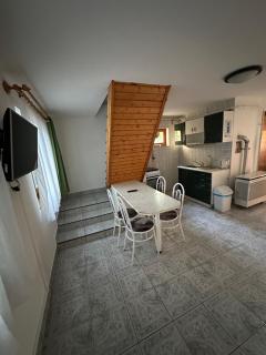 Hátsó Udvar Kuckó - 6