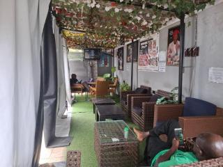 Eduson Hotel and Suites - Mama - 3