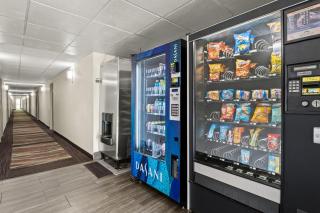 Red Roof PLUS Belleville - 2