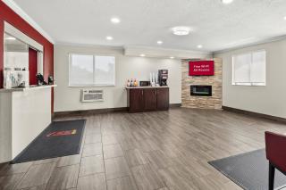 Red Roof PLUS Belleville - 3