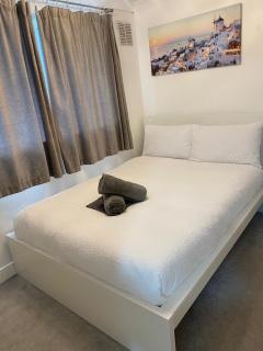 Contractor-Friendly 3-Bed Home in Strood, Kent with Free Parking - Strood - 4
