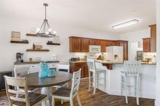 Cloud Nine by Carolina Mornings - Leicester - 3