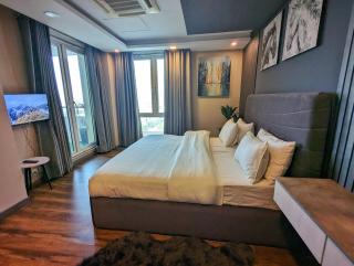 Luxury Apartments Gold Crest Mall & Penta Square DHA Phase 4 - Lahore - 4