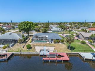 Heated Pool, Private Dock & Beach Essentials - Villa Seashell - Roelens - Cape Coral - 1