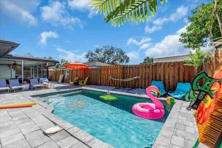 Saltwater Siesta! Pool, Games & Family Fun Await - 6