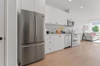 Stylish Westwood Apartment - Steps from UCLA - 4