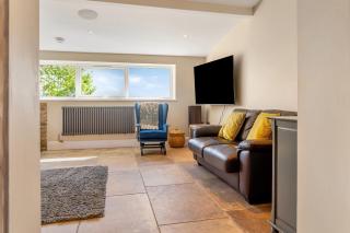 Luxury Escape with Cinema, Pool Table & Darts - Leeds - 2