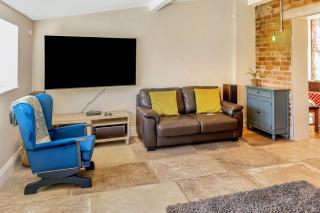 Luxury Escape with Cinema, Pool Table & Darts - Leeds - 1