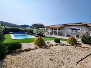 En Ardèche, gîte L'Odalys climatisé avec sa piscine privée et chauffée - Joyeuse - 9