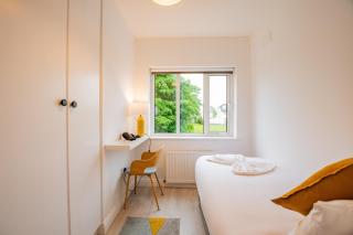 Modern & Spacious 3 Bed House - Galway - 3