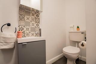 Modern & Spacious 3 Bed House - Galway - 2
