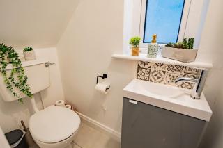 Modern & Spacious 3 Bed House - Galway - 1