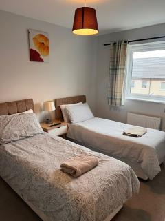 Whyte 3 bedroom house with garden, Sleeps 7 free parking sittungbourne Kent - Kent - 7