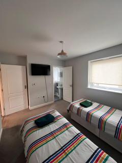 Whyte 3 bedroom house with garden, Sleeps 7 free parking sittungbourne Kent - Kent - 6