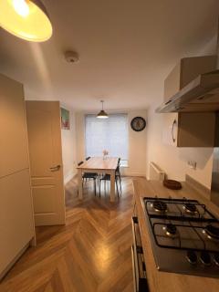 Whyte 3 bedroom house with garden, Sleeps 7 free parking sittungbourne Kent - Kent - 5
