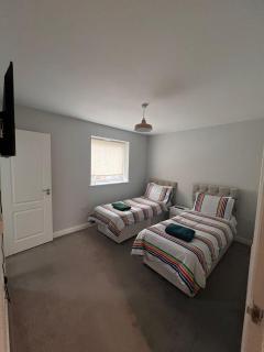 Whyte 3 bedroom house with garden, Sleeps 7 free parking sittungbourne Kent - Kent - 0