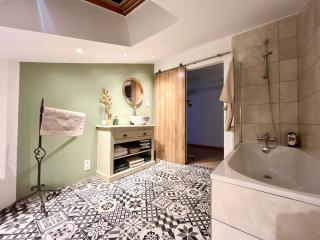Villa 7 chambres, piscine et jardins privés, pas de voisins - Le Thor - 6