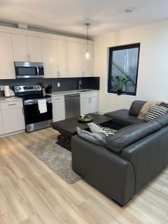 Beautiful 2 bedroom suite - White Rock - 1