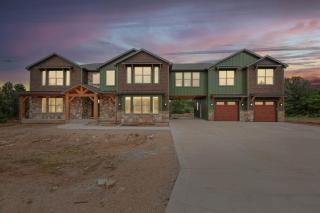 Zion Breeze - New! 6 King Suites, 8 bdrm, Hot Tub, EV, E-Scooters - 9