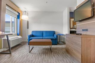 Holiday Inn Express and Suites Surrey by IHG - Surrey - 2
