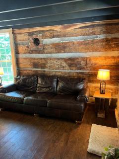 DA Cabin - - 7
