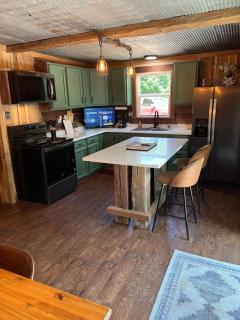 DA Cabin - - 5