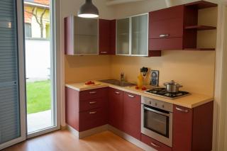 Zen Garden House - in front of the metro - Pero - 2