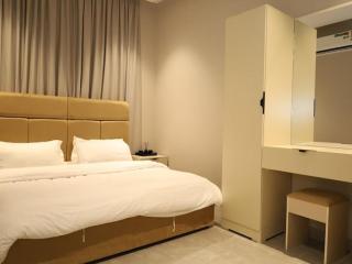 شقة بالقرب من مطار الملك خالد الدولي - 4