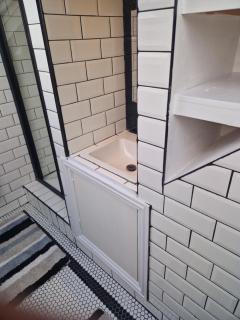 Modern 5 bedroom house with parking, London - 8