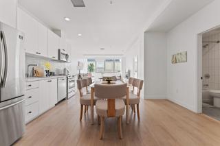 Stylish LA Getaway Location Wilshire Blvd 2 Bedroom - Los Angeles - 2