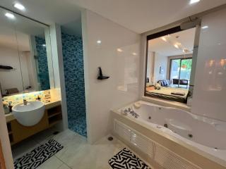 Beachfront Luxe with Pool Access and Terrace - North Pattaya - 4