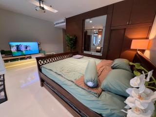 Beachfront Luxe with Pool Access and Terrace - 3