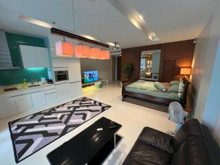 Beachfront Luxe with Pool Access and Terrace - North Pattaya - 8