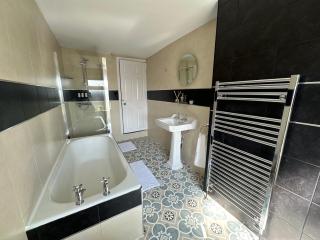 Cosy & stylish home contractor friendly - King size bed - Netflix - Fast Broadband - Private Garden - Coffee machine - Eastwood - 5