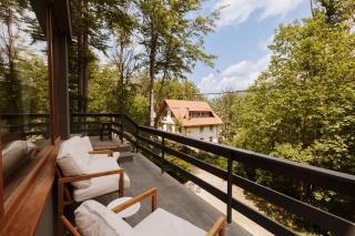 Forest Villa Private Apartment with Balcony & Parking - Hublou Home 2 - 0