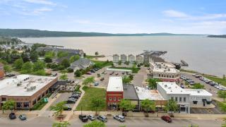 Downtown Loft 45 Slip Walk To Lake & Dining - Boyne City - 6