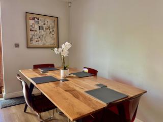 Newly refurbished! Eastside Escape - Conveniently located with fantastic local transport links - Belfast - 0