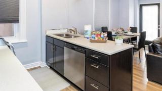 Urban 1BR Gem with Kitchen, Smart TV & Workspace - 2