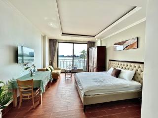 Studio Lake view-Sunset glow-Bancoly - Hanoi - 8