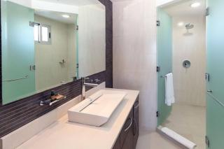 Beachfront Condo with tub, 3 BR & Pool - At Mareazul Condo Corazon - 1